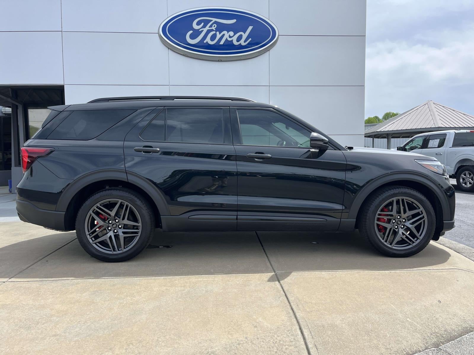2025 Ford Explorer ST 4WD
