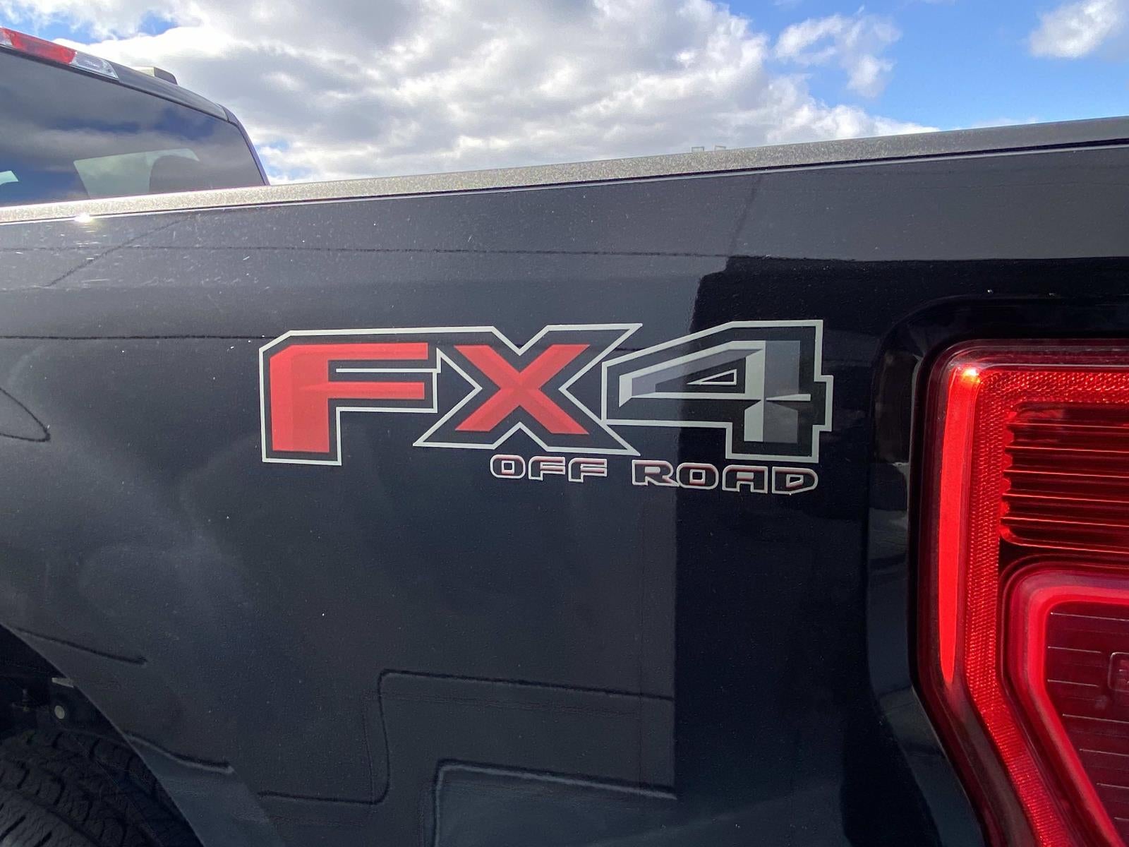 2022 Ford Super Duty F-250 SRW XLT 4WD Crew Cab 6.75' Box