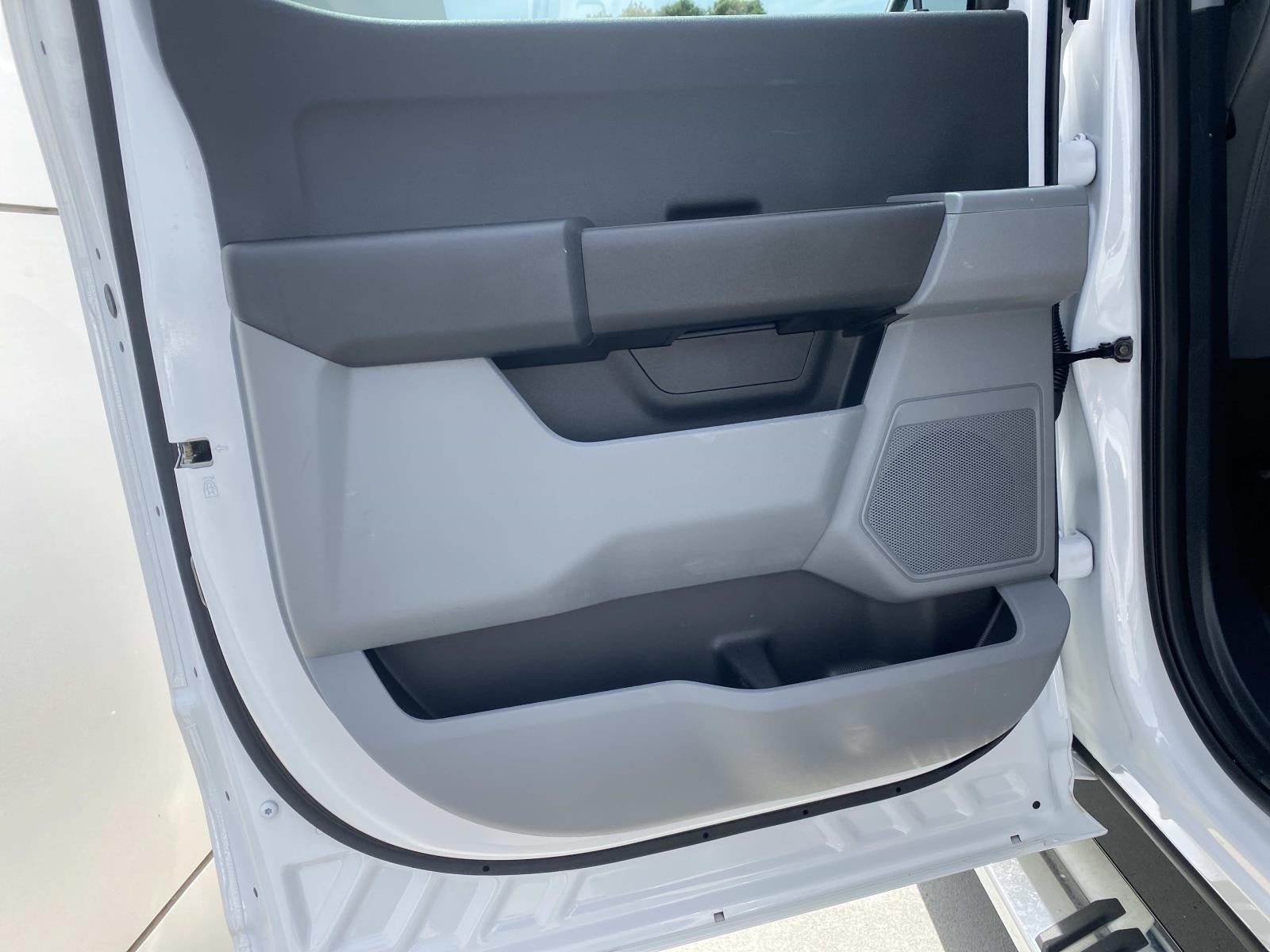 2023 Ford Super Duty F-250 SRW XL 4WD Crew Cab 6.75' Box