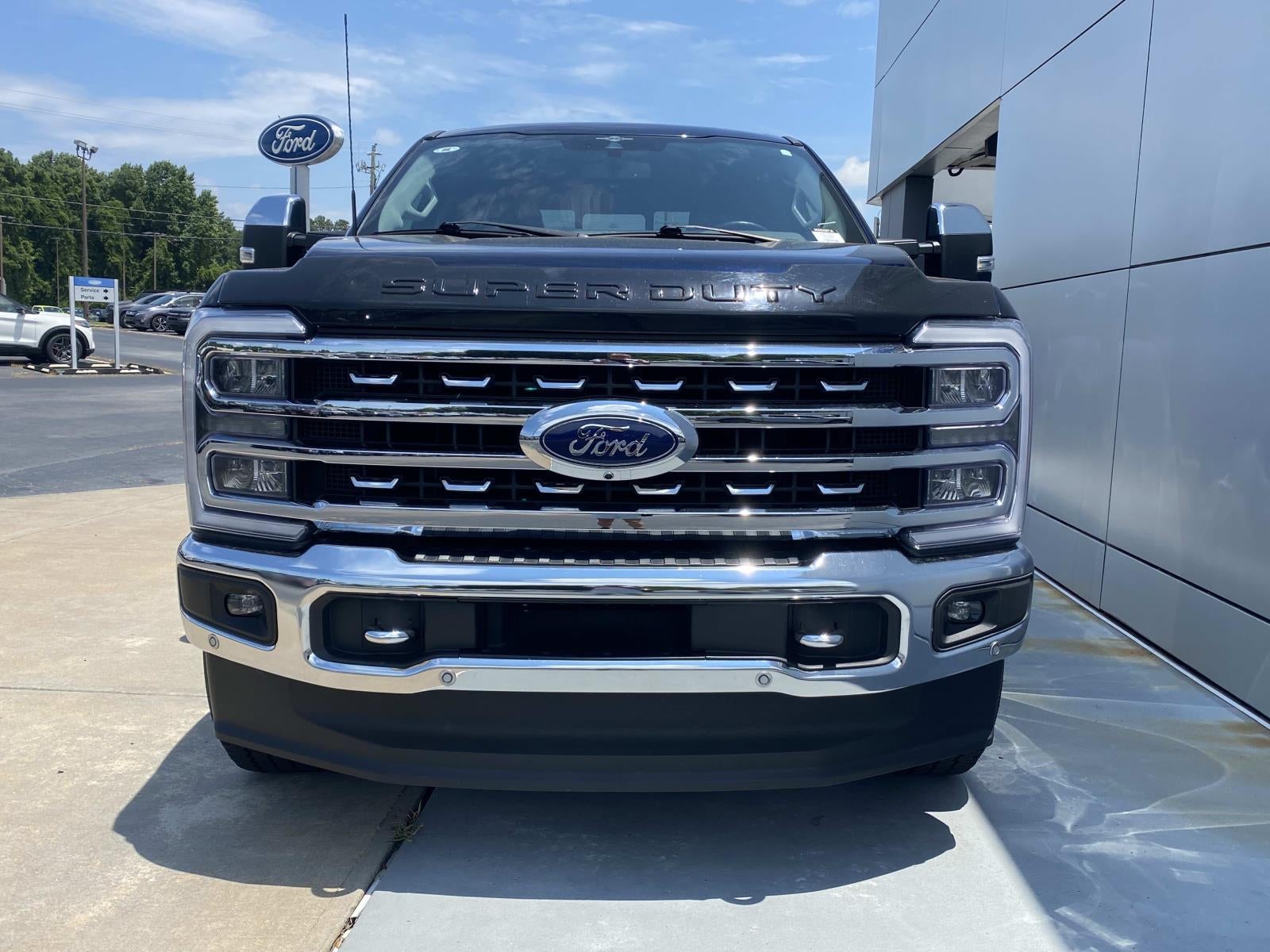 2023 Ford Super Duty F-250 SRW LARIAT 4WD Crew Cab 6.75' Box