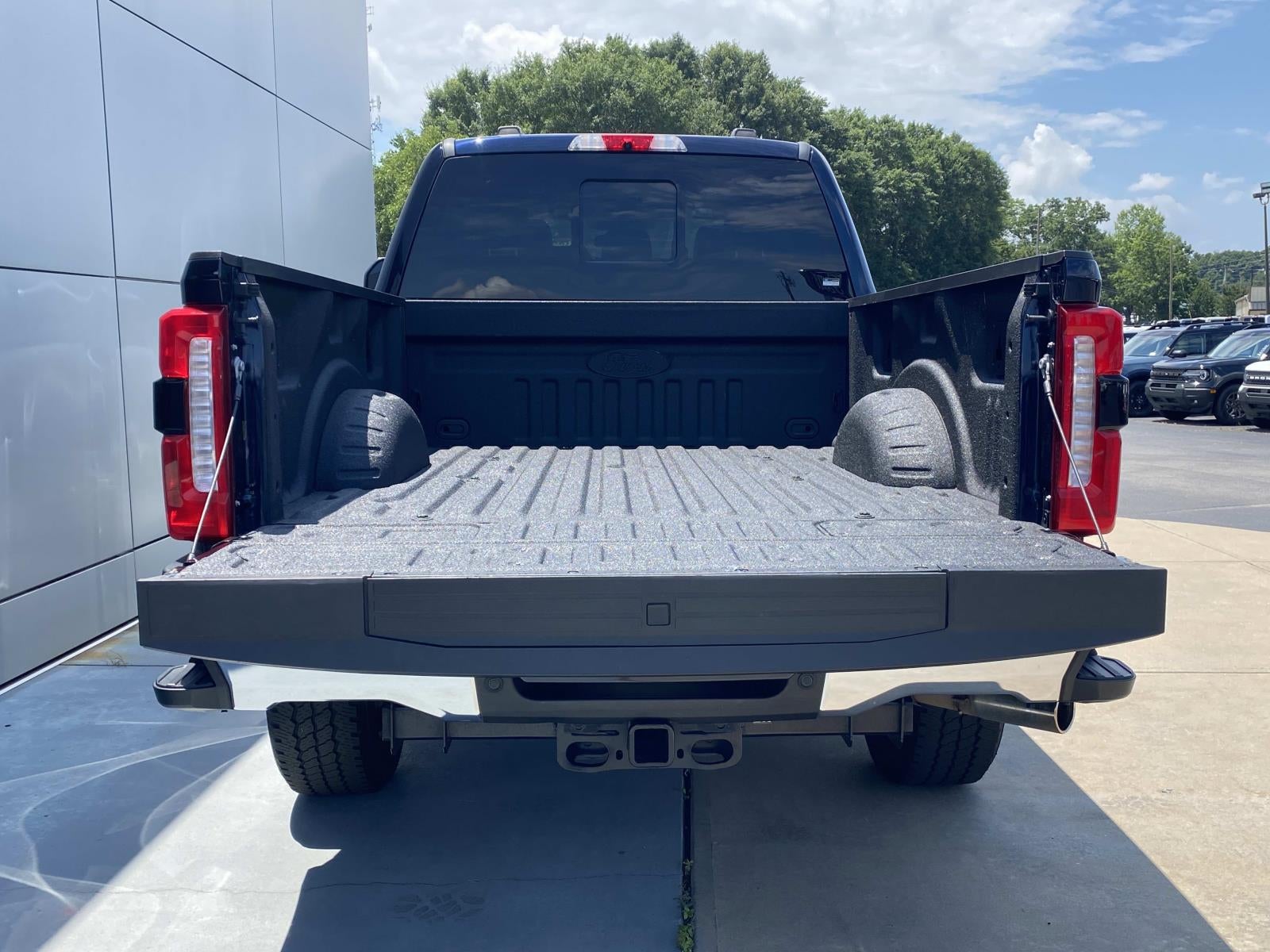 2023 Ford Super Duty F-250 SRW LARIAT 4WD Crew Cab 6.75' Box