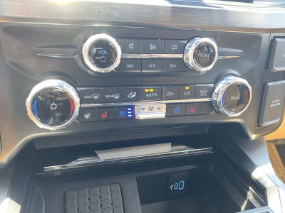 2023 Ford Super Duty F-250 SRW LARIAT 4WD Crew Cab 6.75' Box