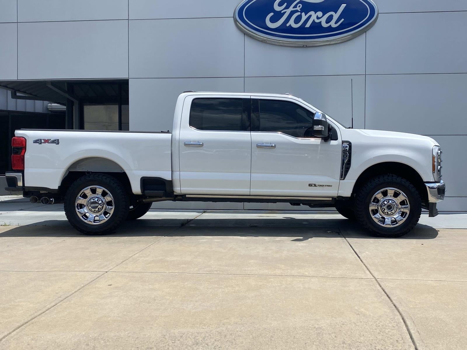 2023 Ford Super Duty F-250 SRW LARIAT 4WD Crew Cab 6.75' Box