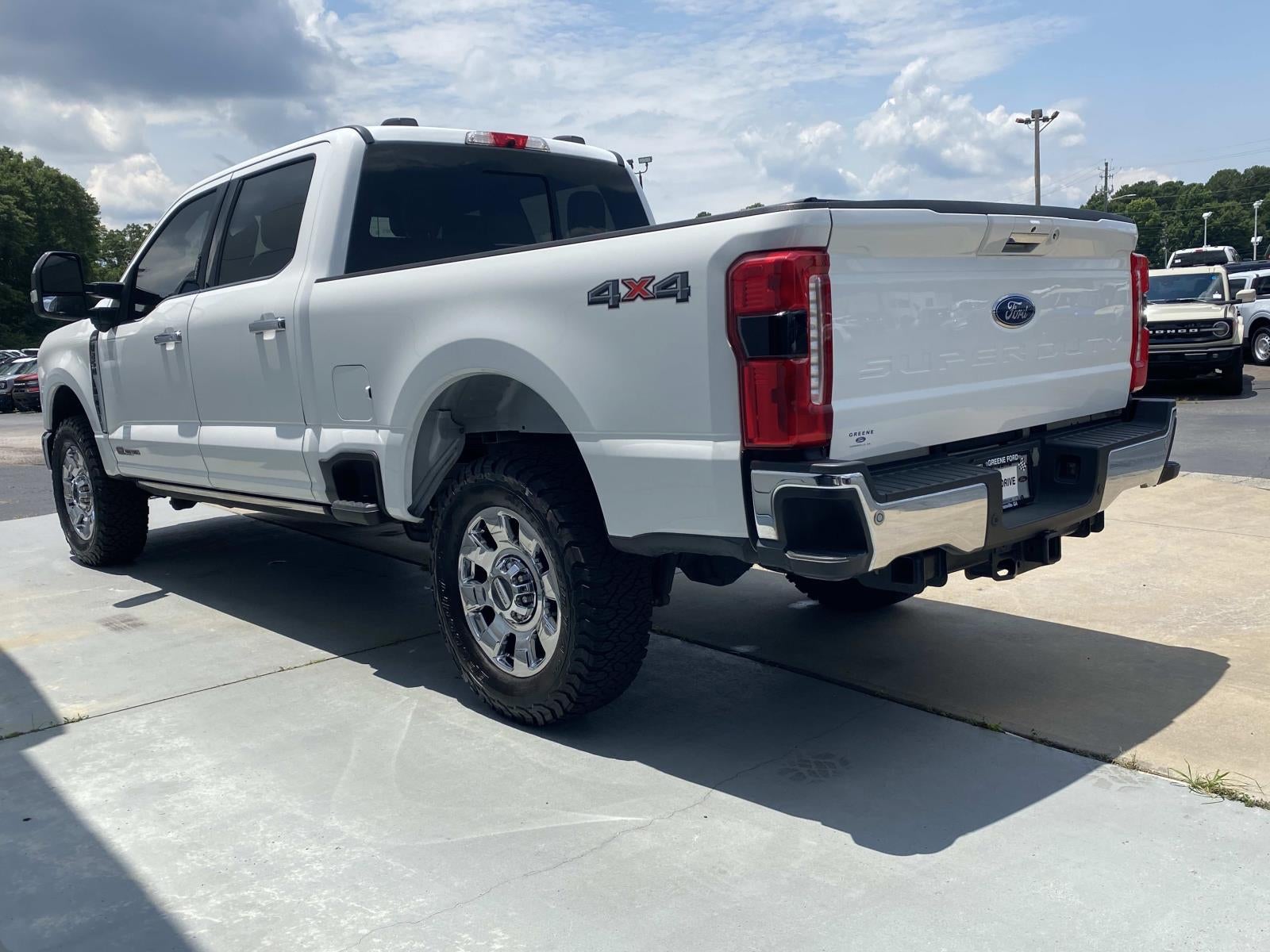 2023 Ford Super Duty F-250 SRW LARIAT 4WD Crew Cab 6.75' Box
