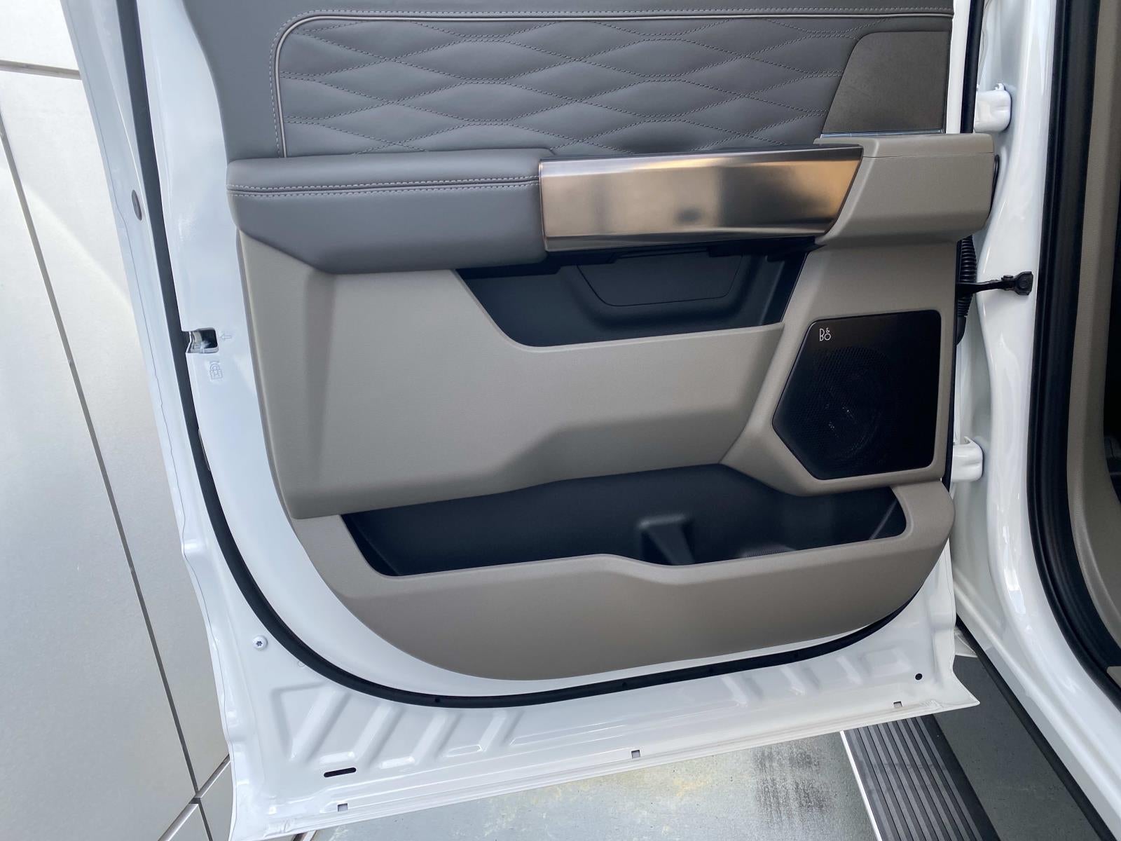 2026 Ford Super Duty F-350 SRW Platinum