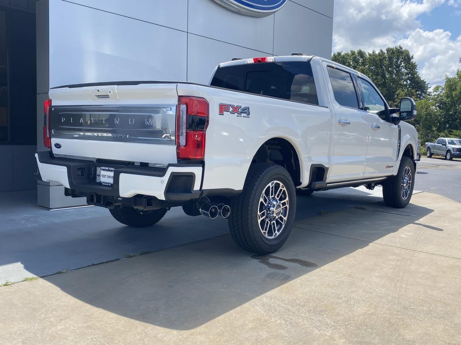 2026 Ford Super Duty F-350 SRW Platinum photo 4