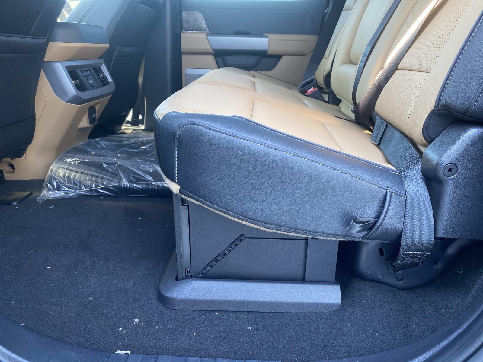 2027 Ford Super Duty F-350 SRW F-350® Lariat®
