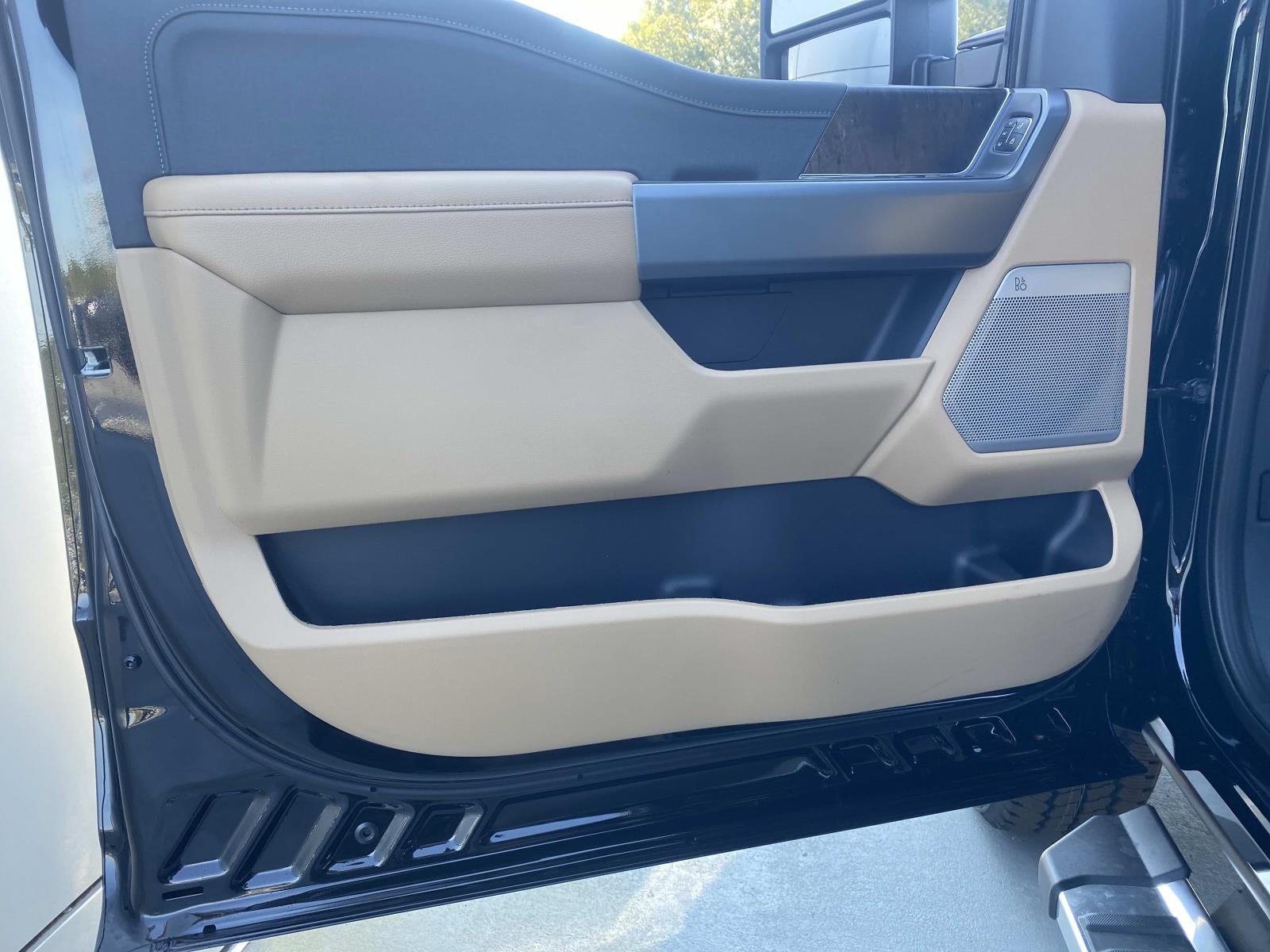 2027 Ford Super Duty F-350 SRW F-350® Lariat®