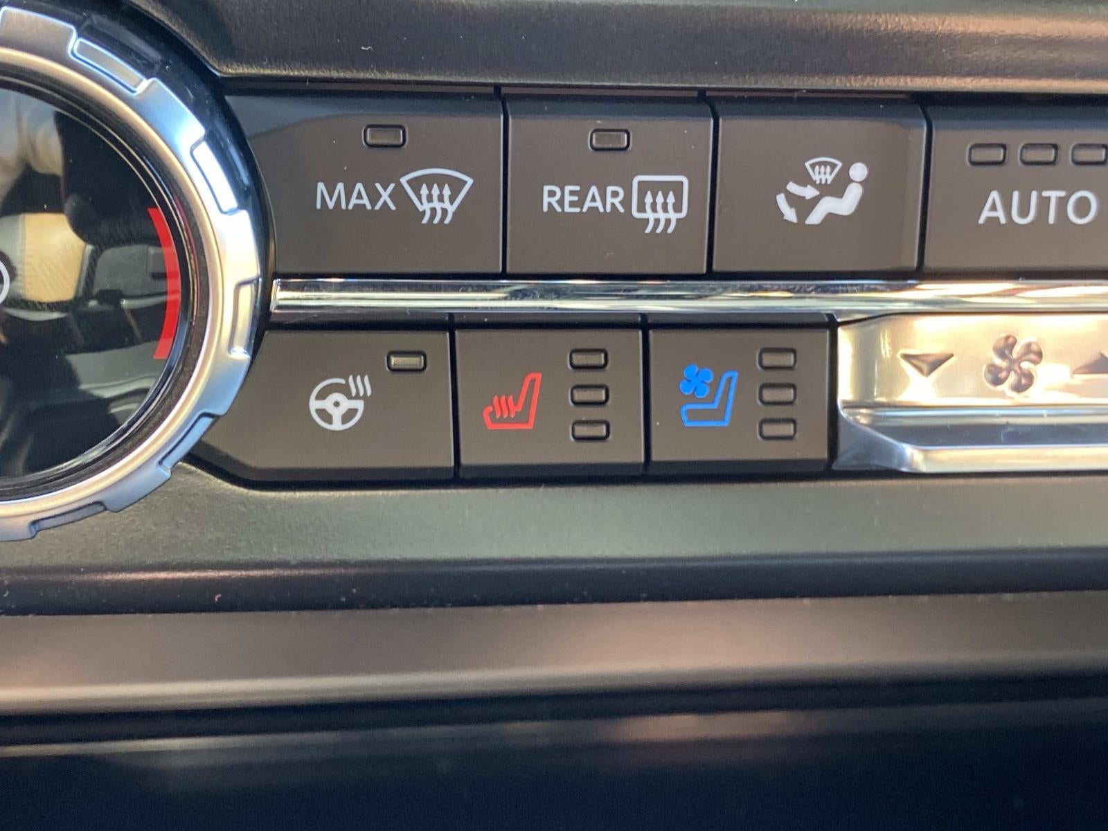 2027 Ford Super Duty F-350 SRW F-350® Lariat®