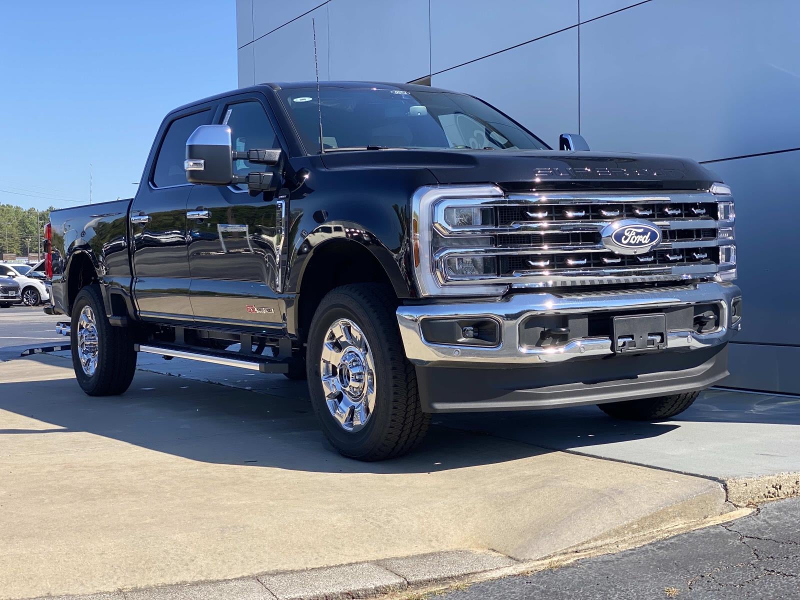 2027 Ford Super Duty F-350 SRW F-350® Lariat®