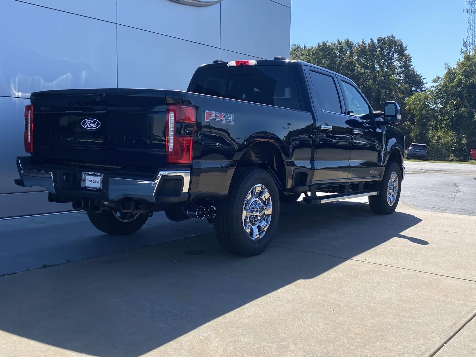 2027 Ford Super Duty F-350 SRW F-350® Lariat®