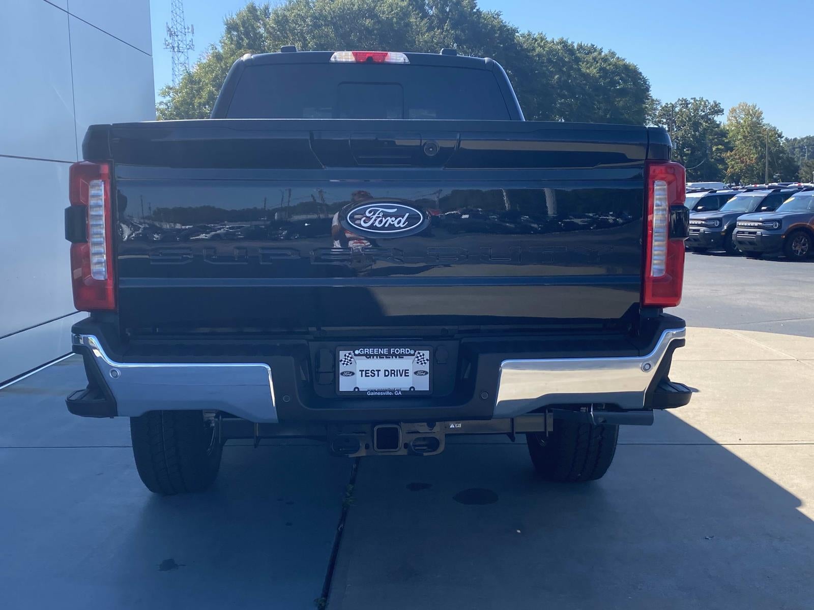 2027 Ford Super Duty F-350 SRW F-350® Lariat®