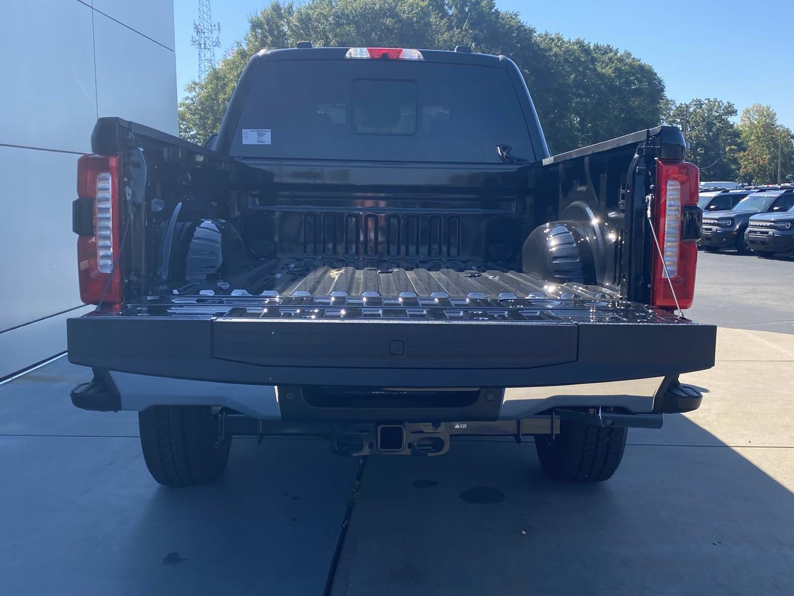 2027 Ford Super Duty F-350 SRW F-350® Lariat®