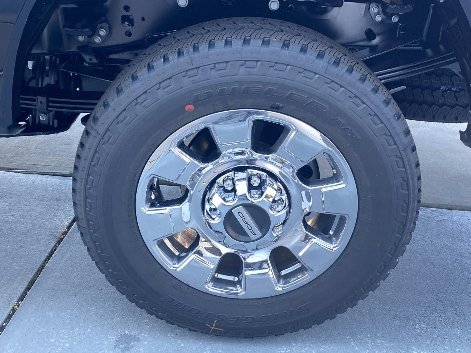 2027 Ford Super Duty F-350 SRW F-350® Lariat®