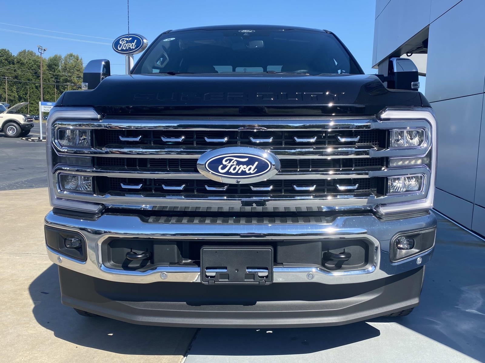 2027 Ford Super Duty F-350 SRW F-350® Lariat®