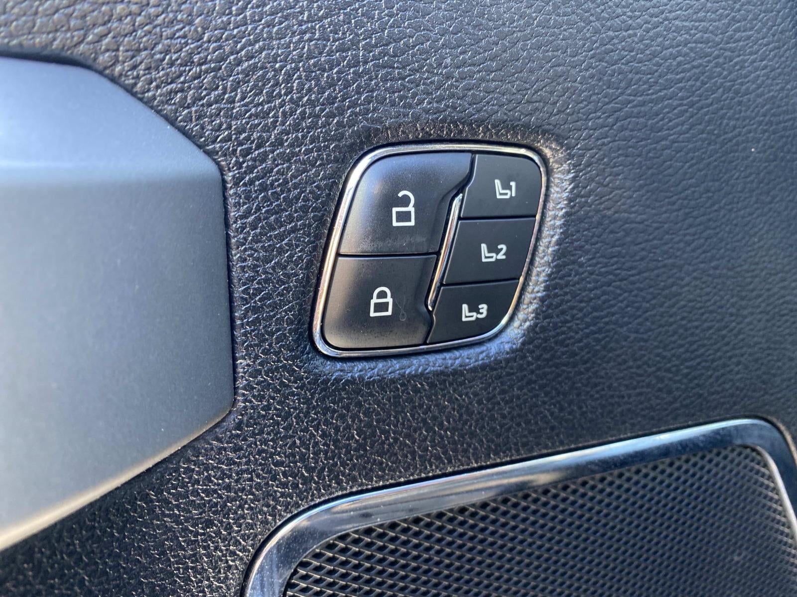 2020 Ford Super Duty F-350 SRW LARIAT 4WD Crew Cab 6.75' Box