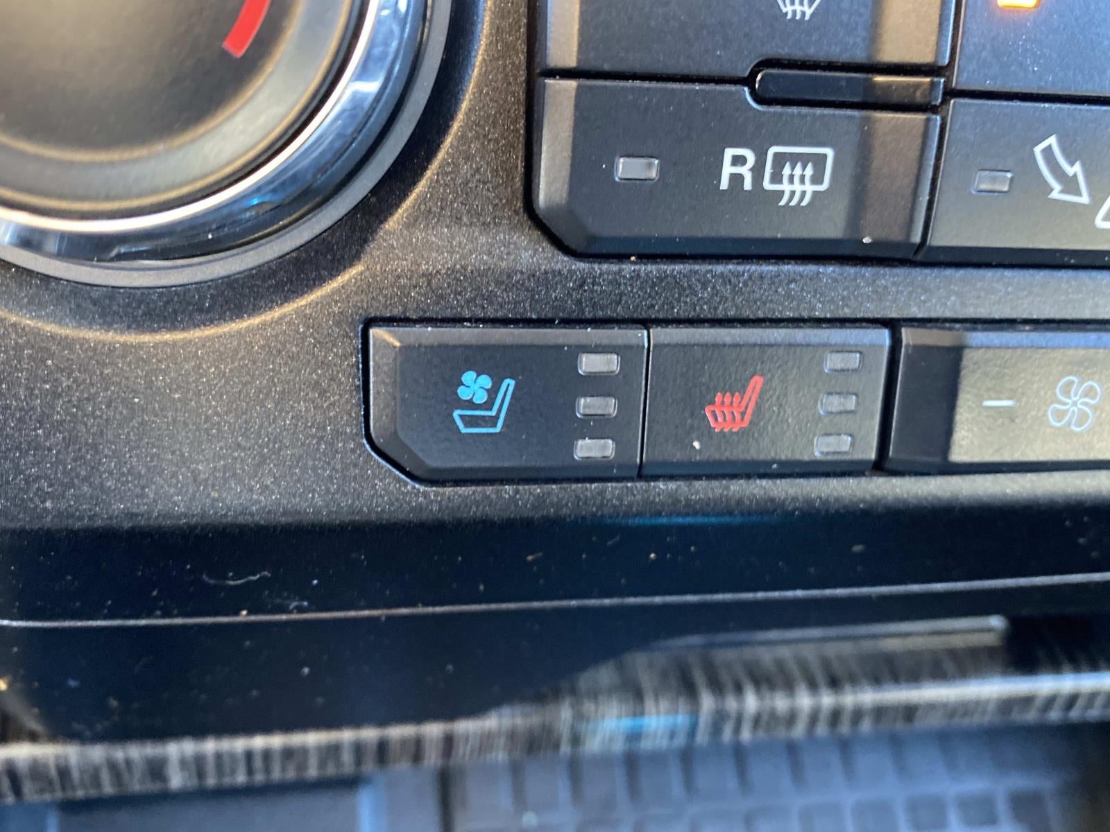 2020 Ford Super Duty F-350 SRW LARIAT 4WD Crew Cab 6.75' Box