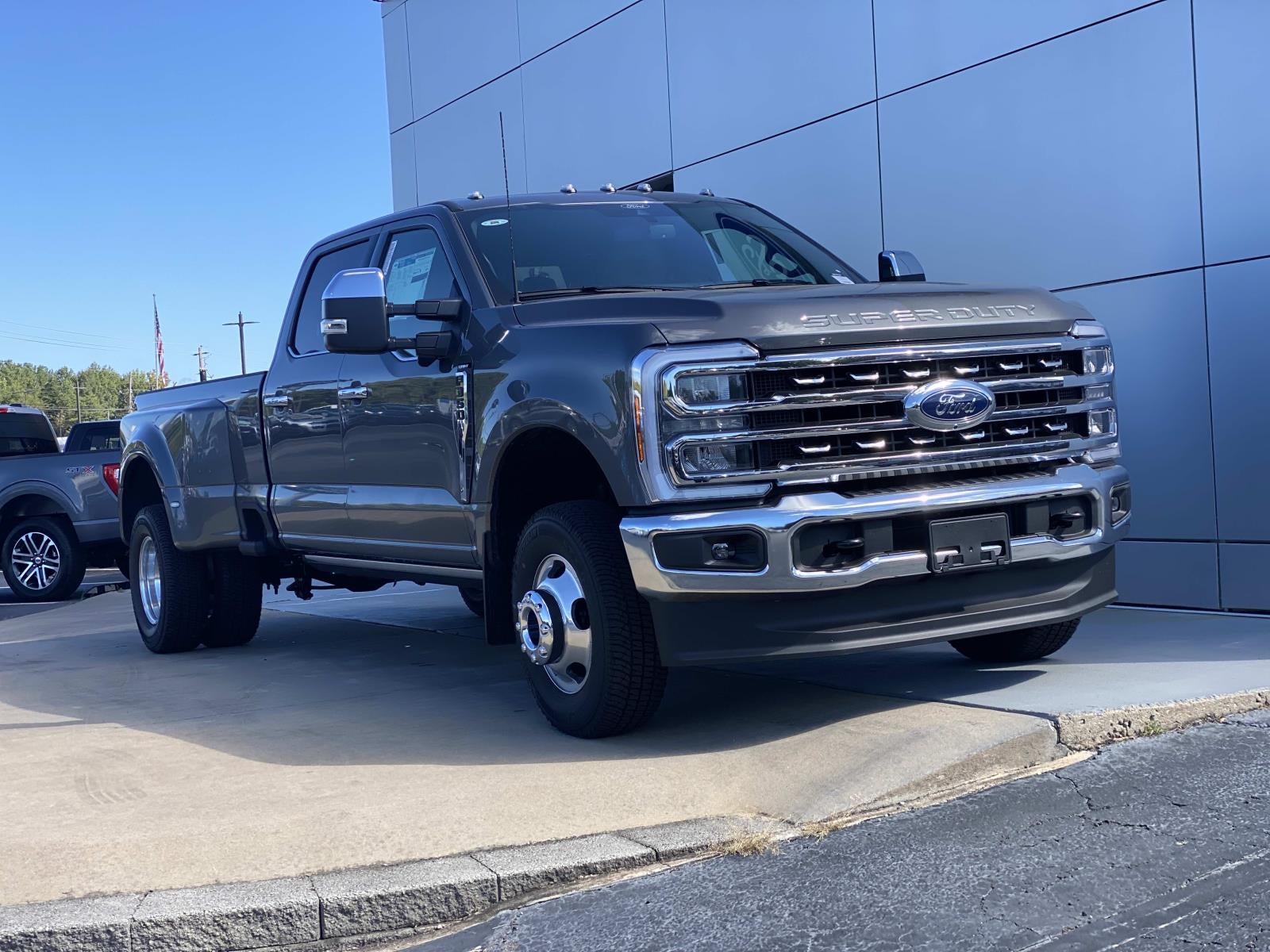 2026 Ford Super Duty F-350 DRW Lariat