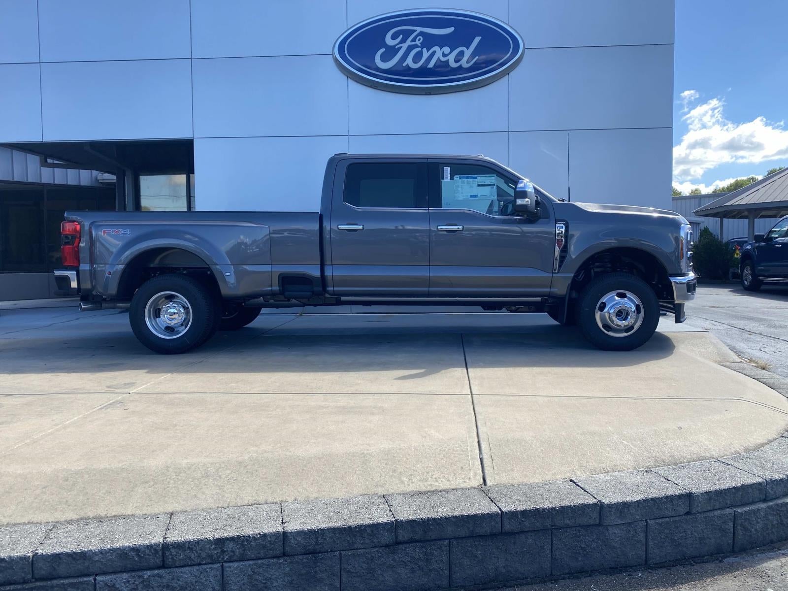 2026 Ford Super Duty F-350 DRW Lariat