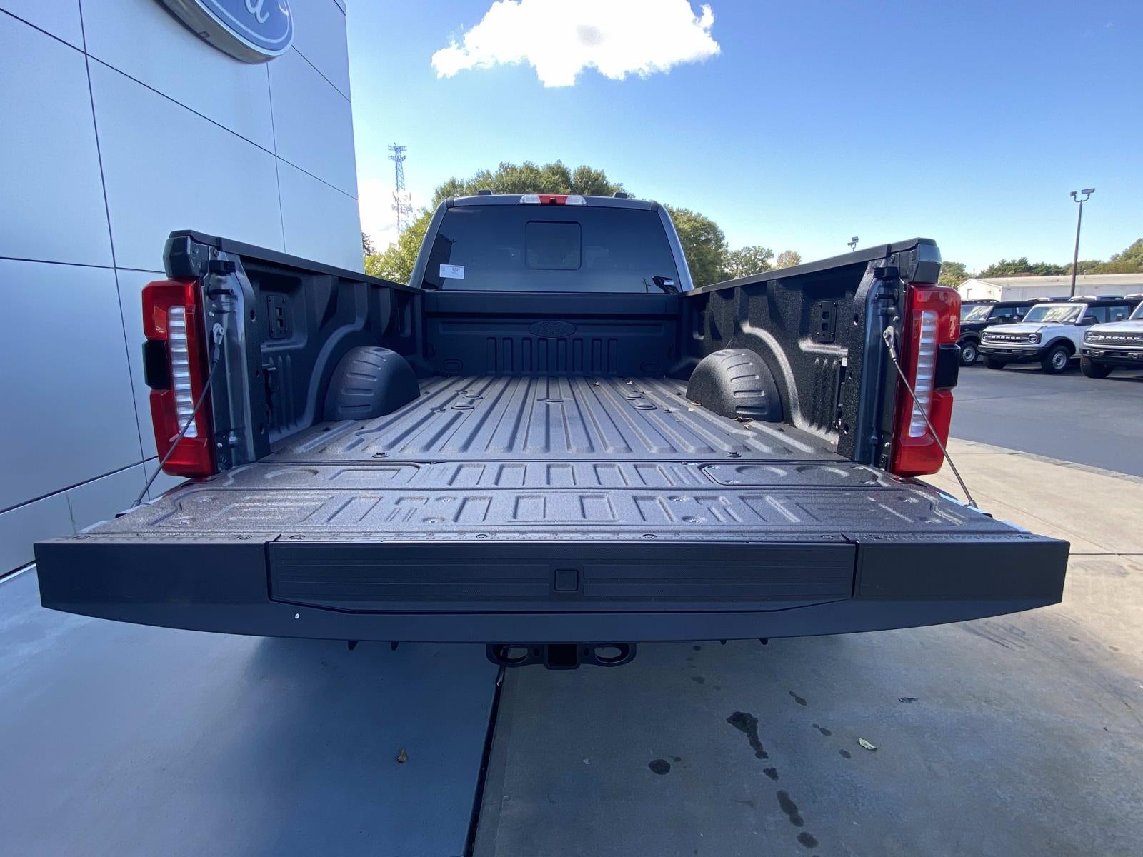 2026 Ford Super Duty F-350 DRW Lariat