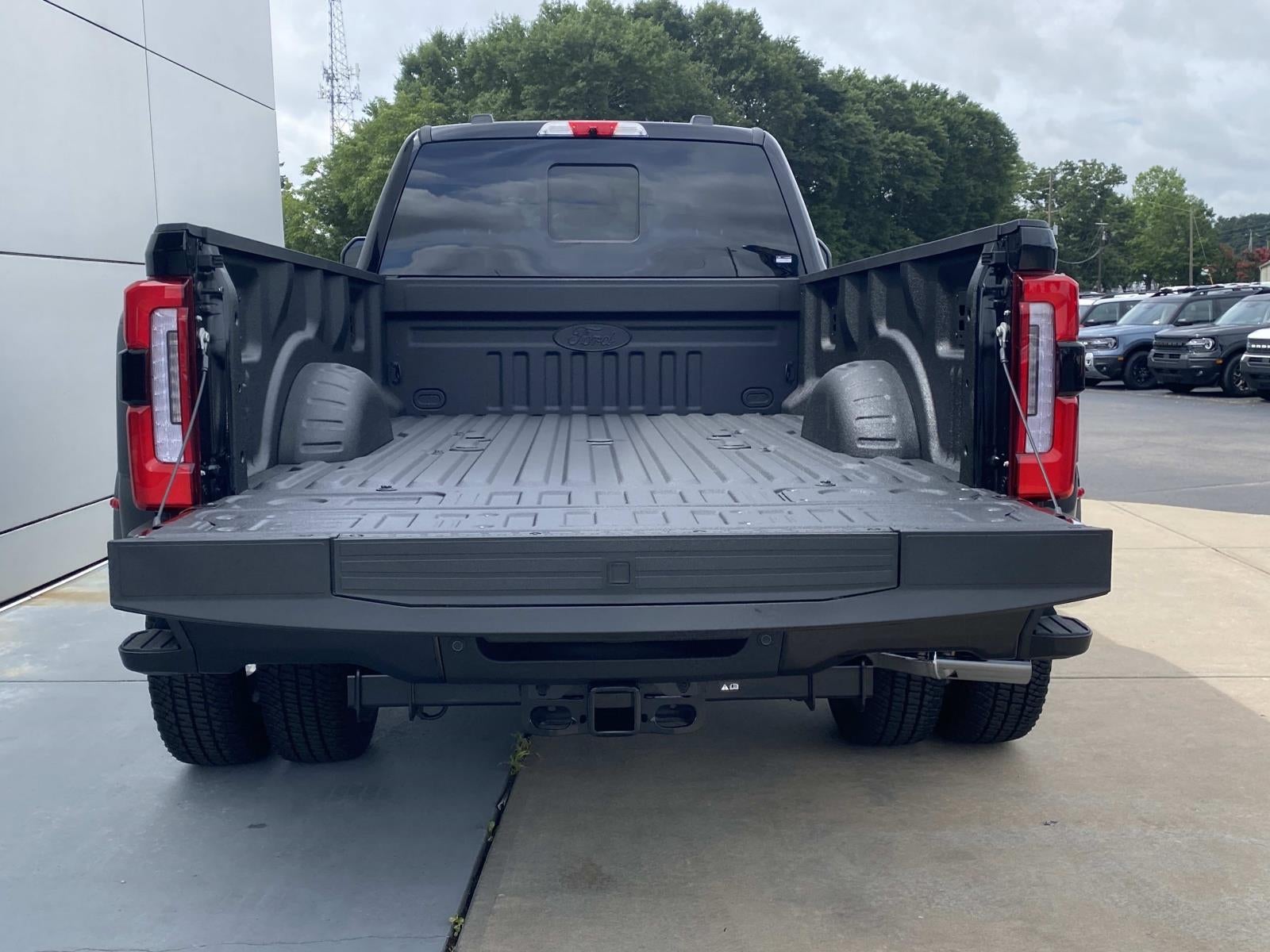 2026 Ford Super Duty F-350 DRW Platinum