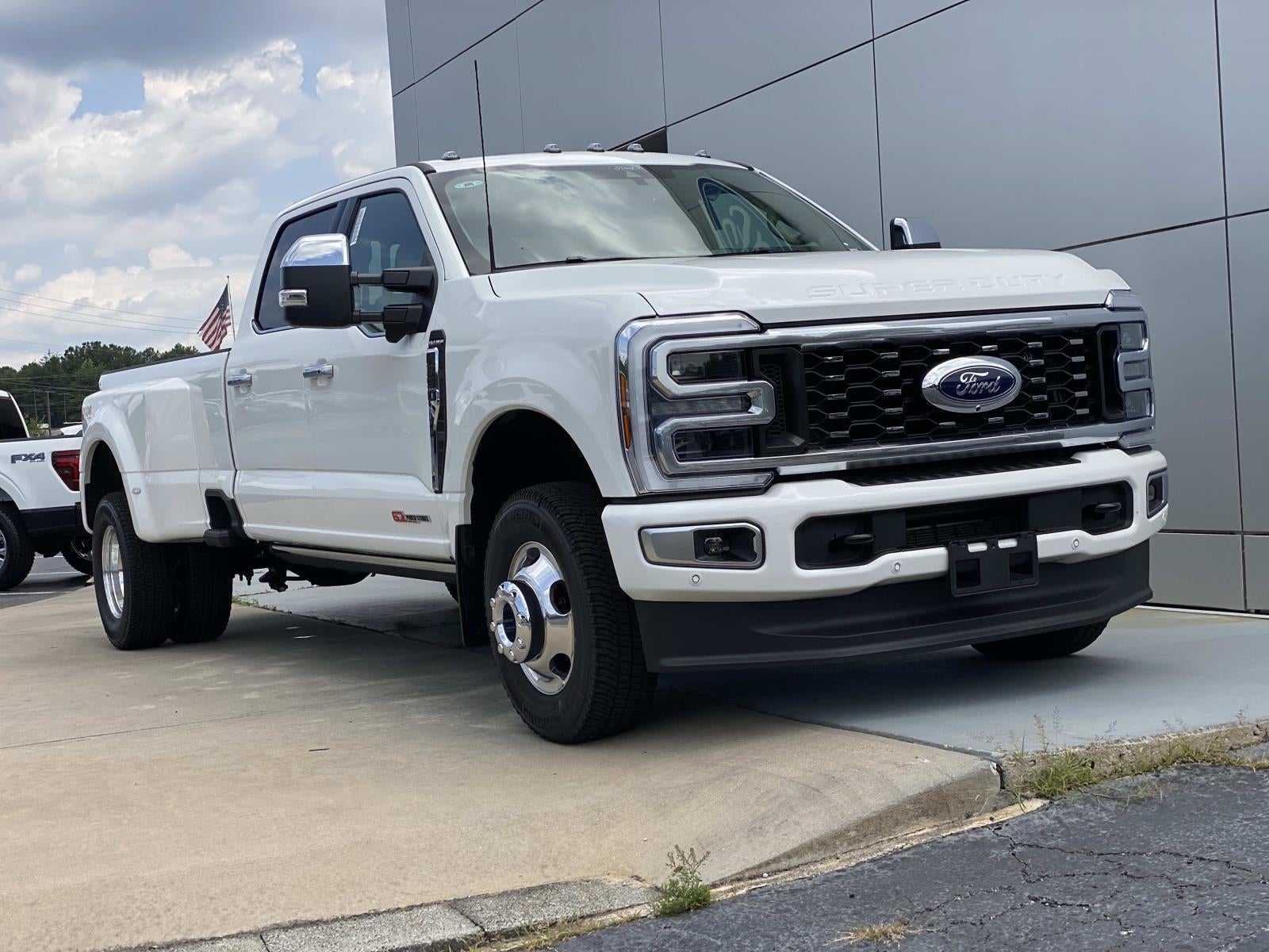 2026 Ford Super Duty F-350 DRW Platinum