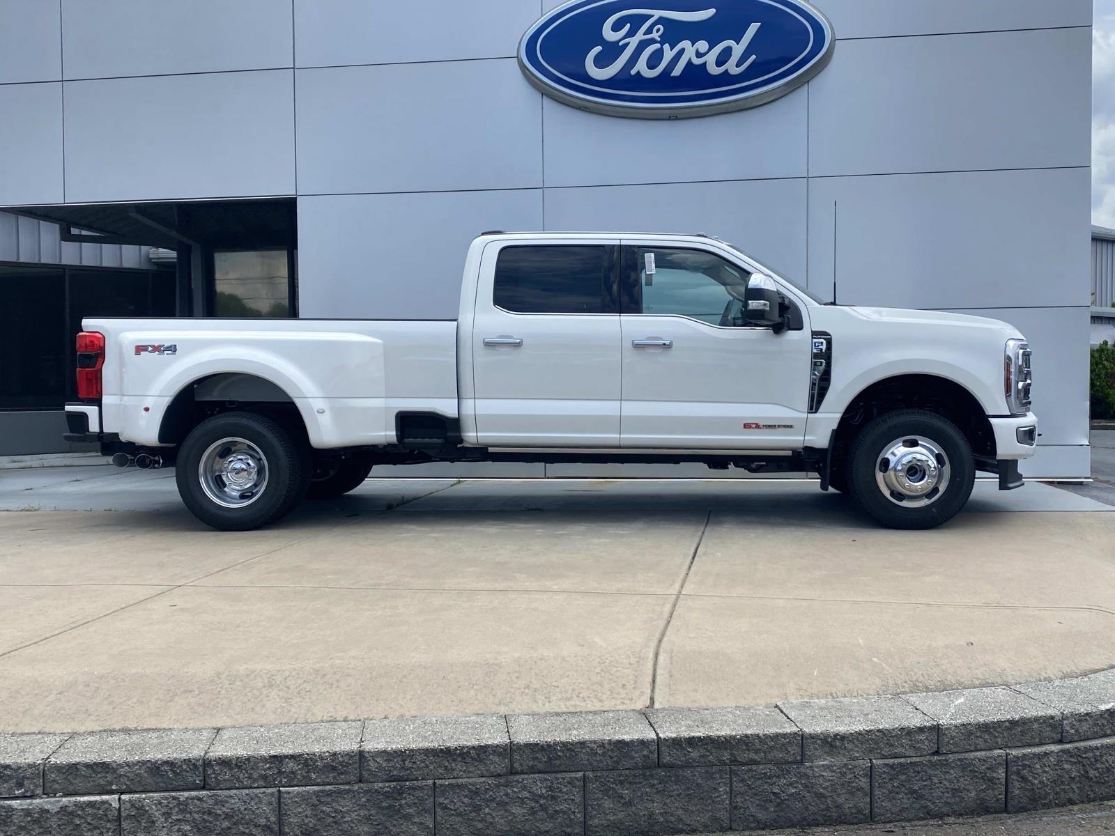 2026 Ford Super Duty F-350 DRW Platinum