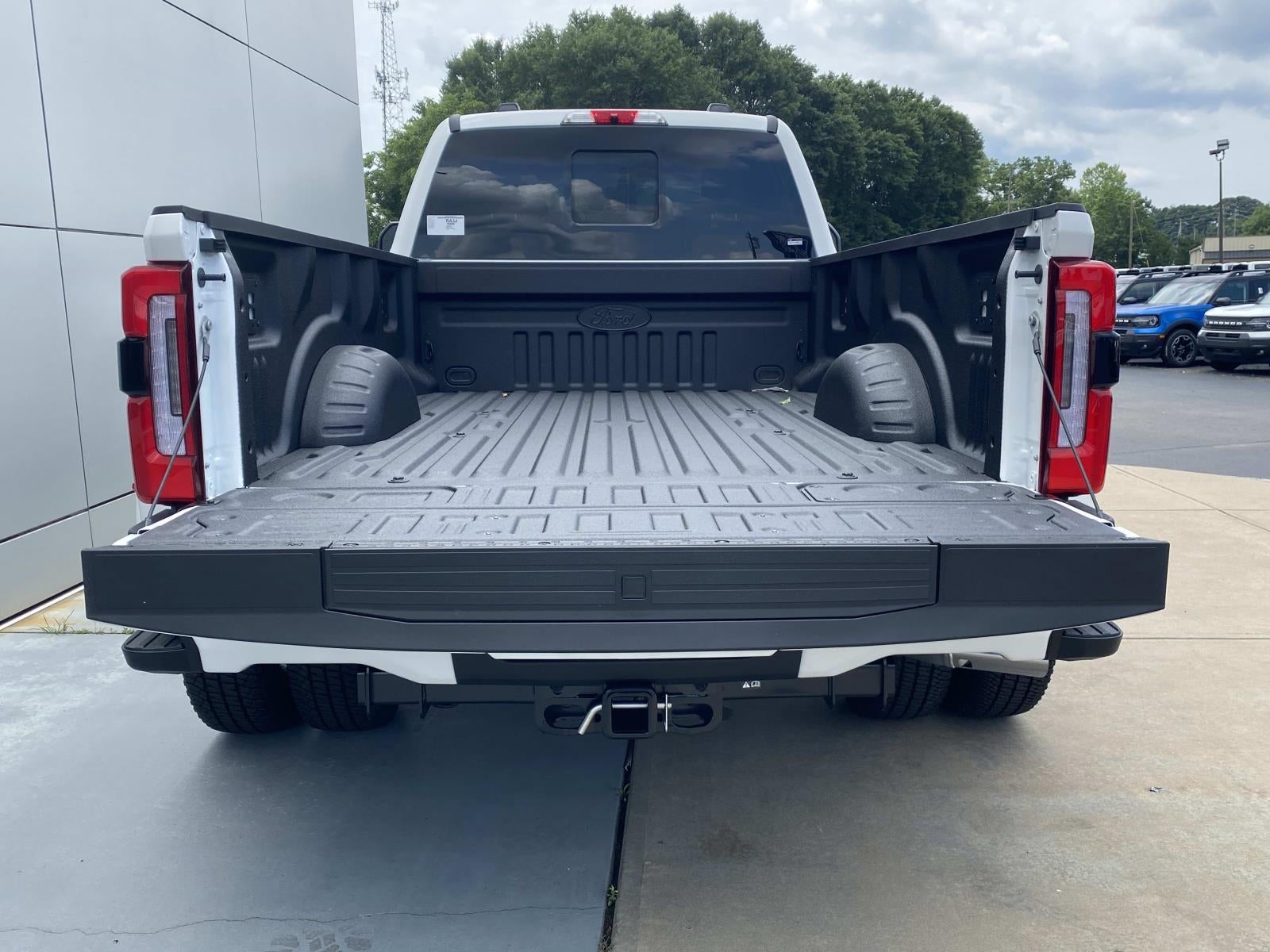 2026 Ford Super Duty F-350 DRW Platinum