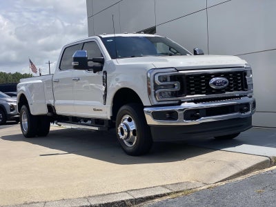 2025 Ford Super Duty F-350 DRW LARIAT 4WD Crew Cab 8' Box