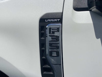 2025 Ford Super Duty F-350 DRW LARIAT 4WD Crew Cab 8' Box