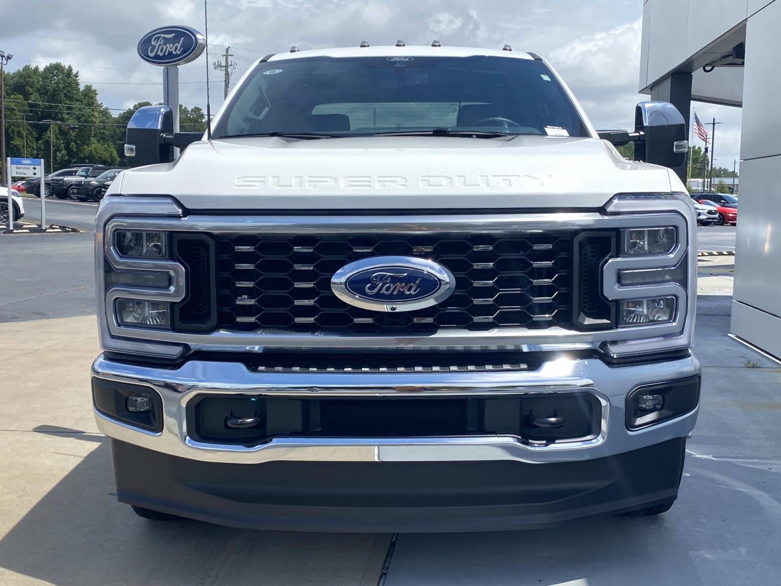 2025 Ford Super Duty F-350 DRW LARIAT 4WD Crew Cab 8' Box