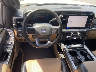 2025 Ford Super Duty F-350 DRW LARIAT 4WD Crew Cab 8' Box