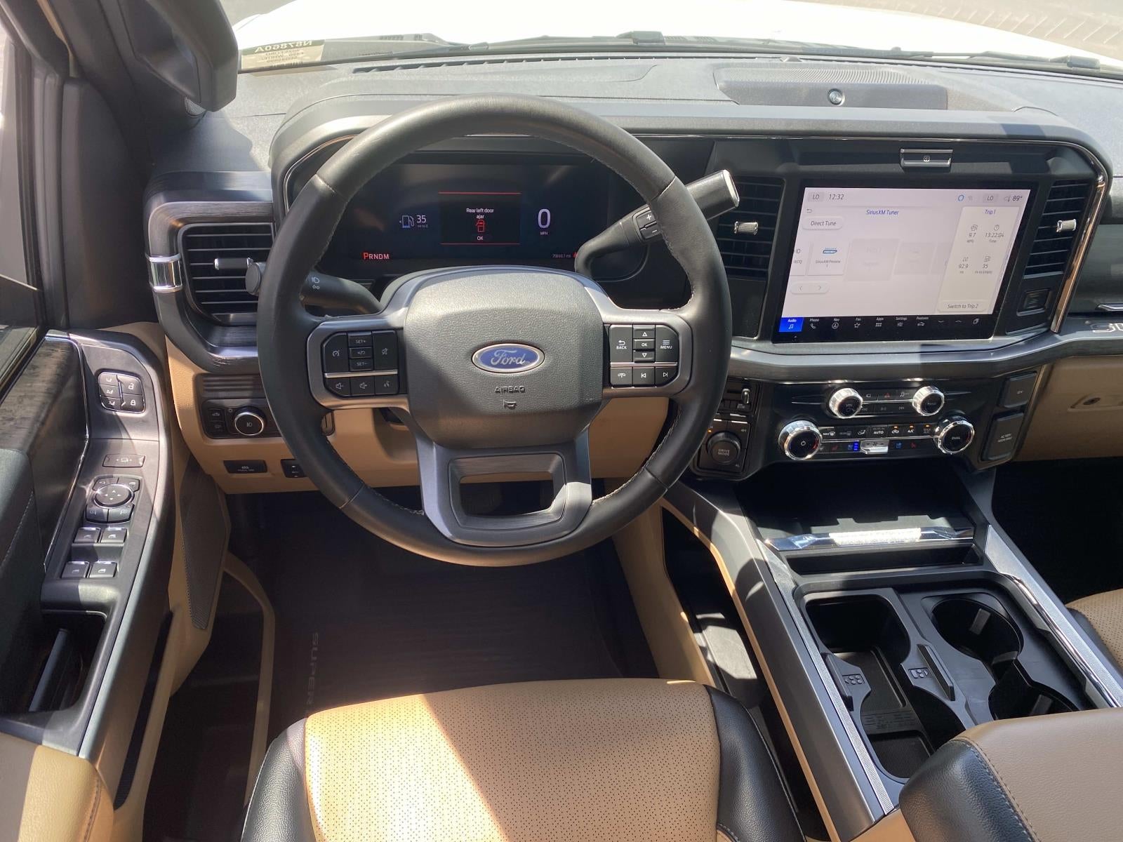 2025 Ford Super Duty F-350 DRW LARIAT 4WD Crew Cab 8' Box