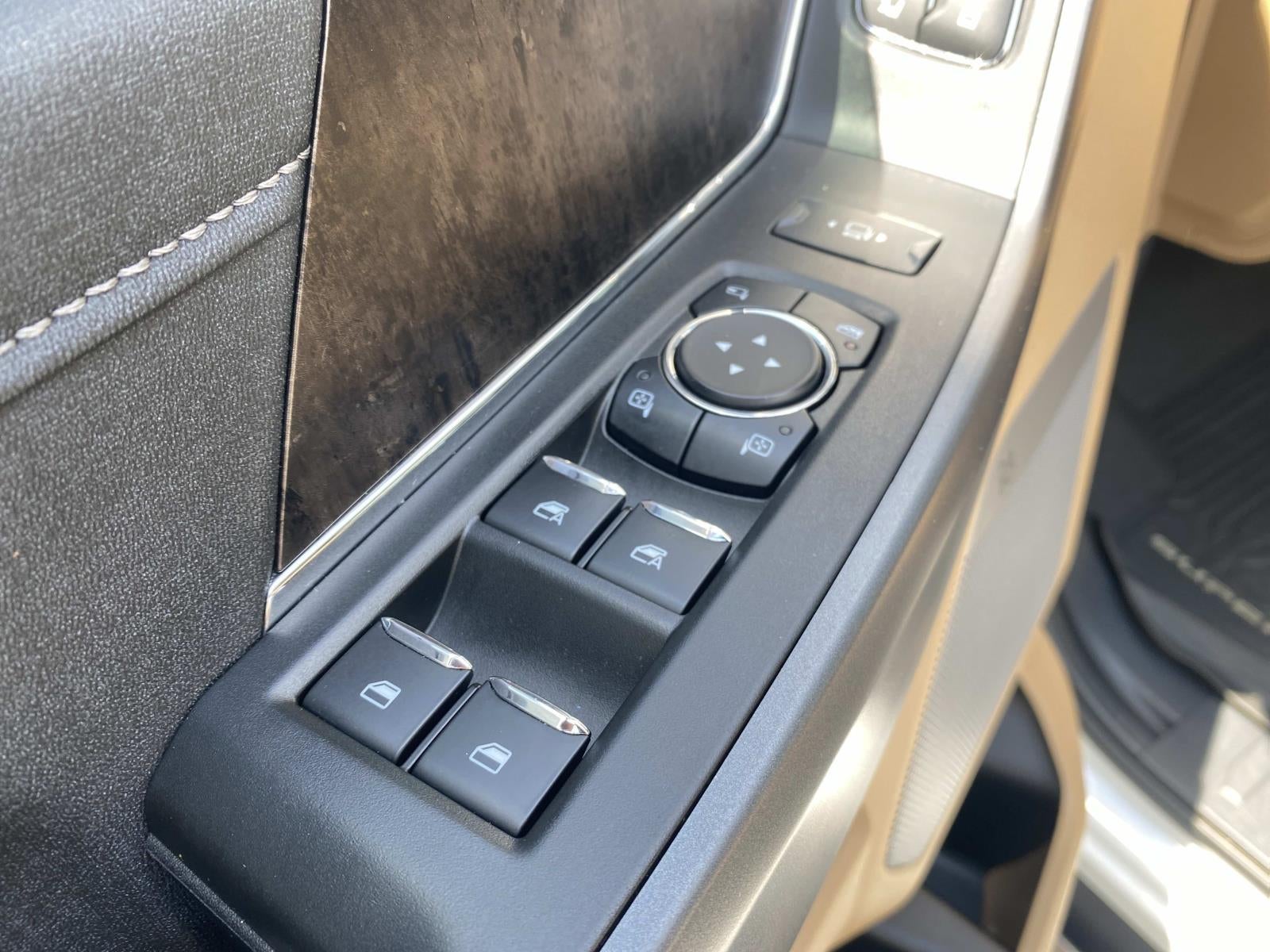 2025 Ford Super Duty F-350 DRW LARIAT 4WD Crew Cab 8' Box