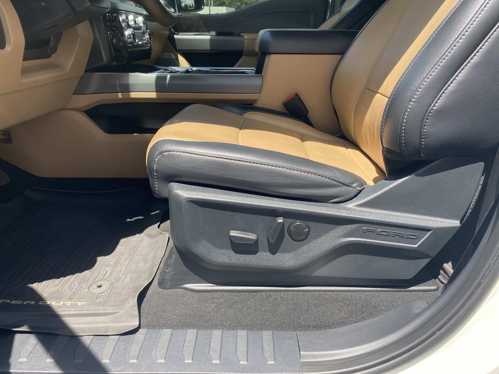 2025 Ford Super Duty F-350 DRW LARIAT 4WD Crew Cab 8' Box