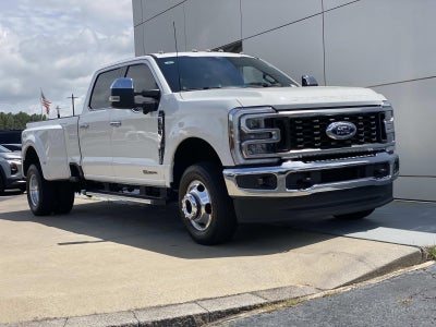 2025 Ford Super Duty F-350 DRW LARIAT 4WD Crew Cab 8' Box