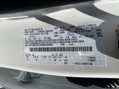 2025 Ford Super Duty F-350 DRW LARIAT 4WD Crew Cab 8' Box