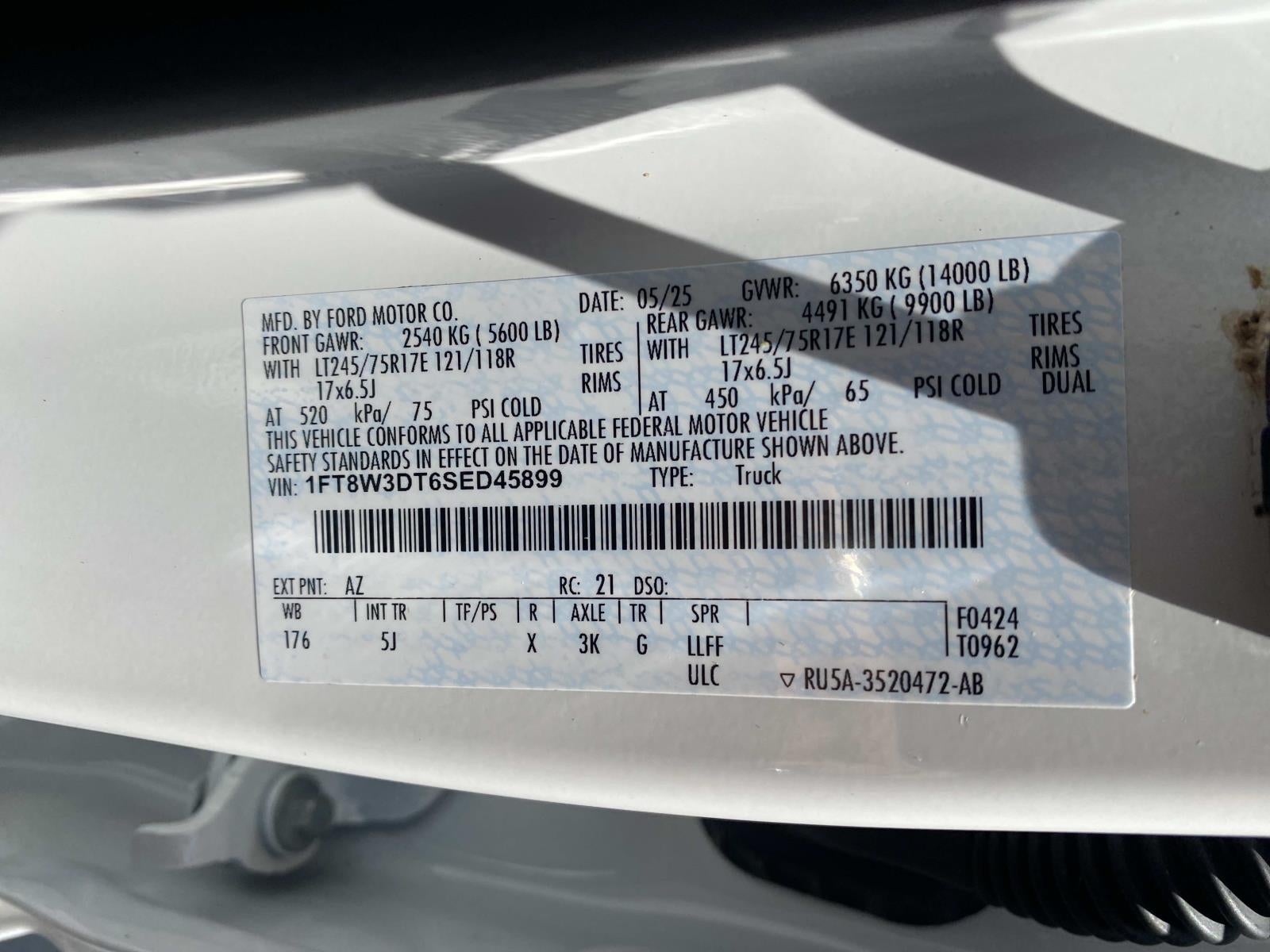 2025 Ford Super Duty F-350 DRW LARIAT 4WD Crew Cab 8' Box