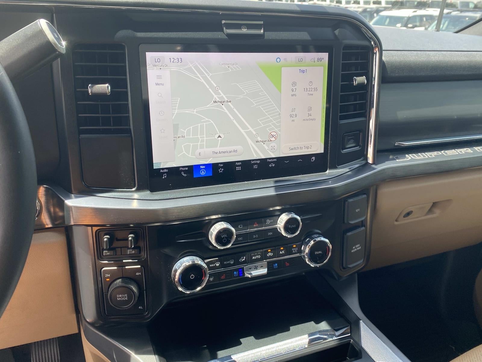 2025 Ford Super Duty F-350 DRW LARIAT 4WD Crew Cab 8' Box