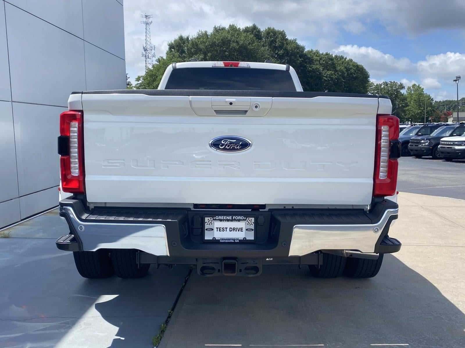 2025 Ford Super Duty F-350 DRW LARIAT 4WD Crew Cab 8' Box