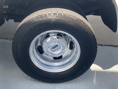 2025 Ford Super Duty F-350 DRW LARIAT 4WD Crew Cab 8' Box