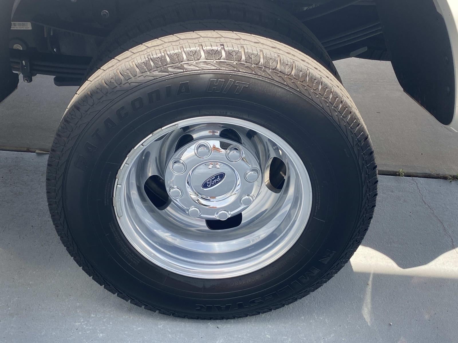 2025 Ford Super Duty F-350 DRW LARIAT 4WD Crew Cab 8' Box