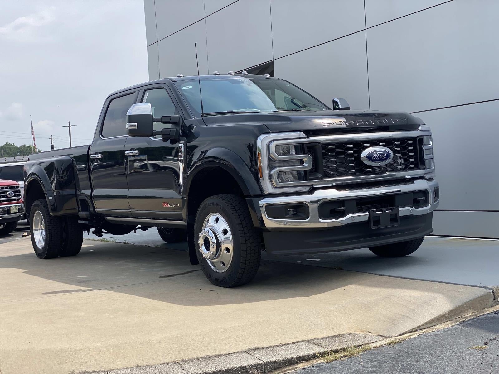 2026 Ford Super Duty F-450 DRW King Ranch 4WD Crew Cab 8' Box