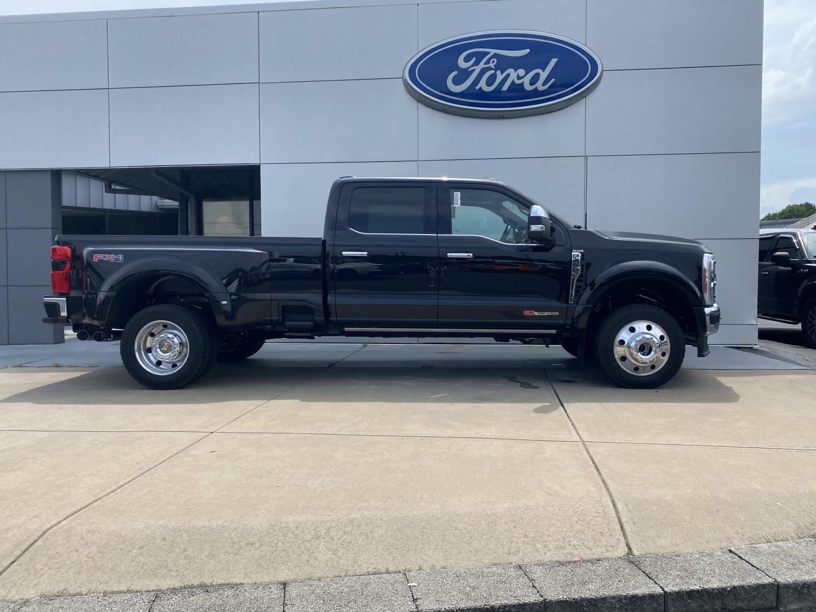 2026 Ford Super Duty F-450 DRW King Ranch 4WD Crew Cab 8' Box