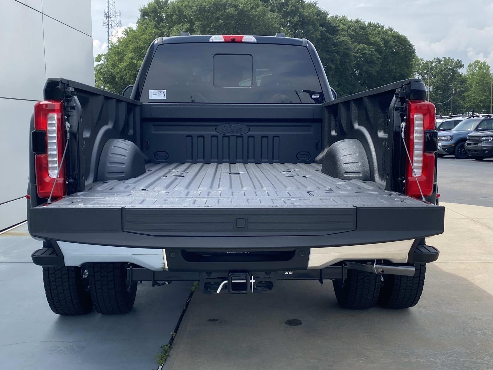 2026 Ford Super Duty F-450 DRW King Ranch 4WD Crew Cab 8' Box
