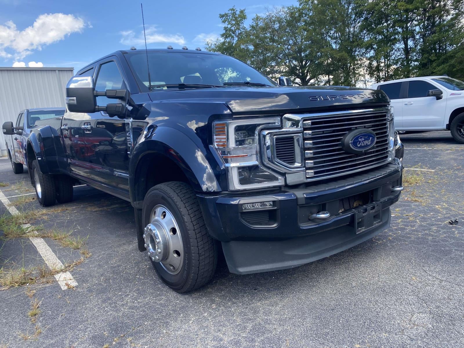 2022 Ford Super Duty F-450 DRW Platinum photo 2
