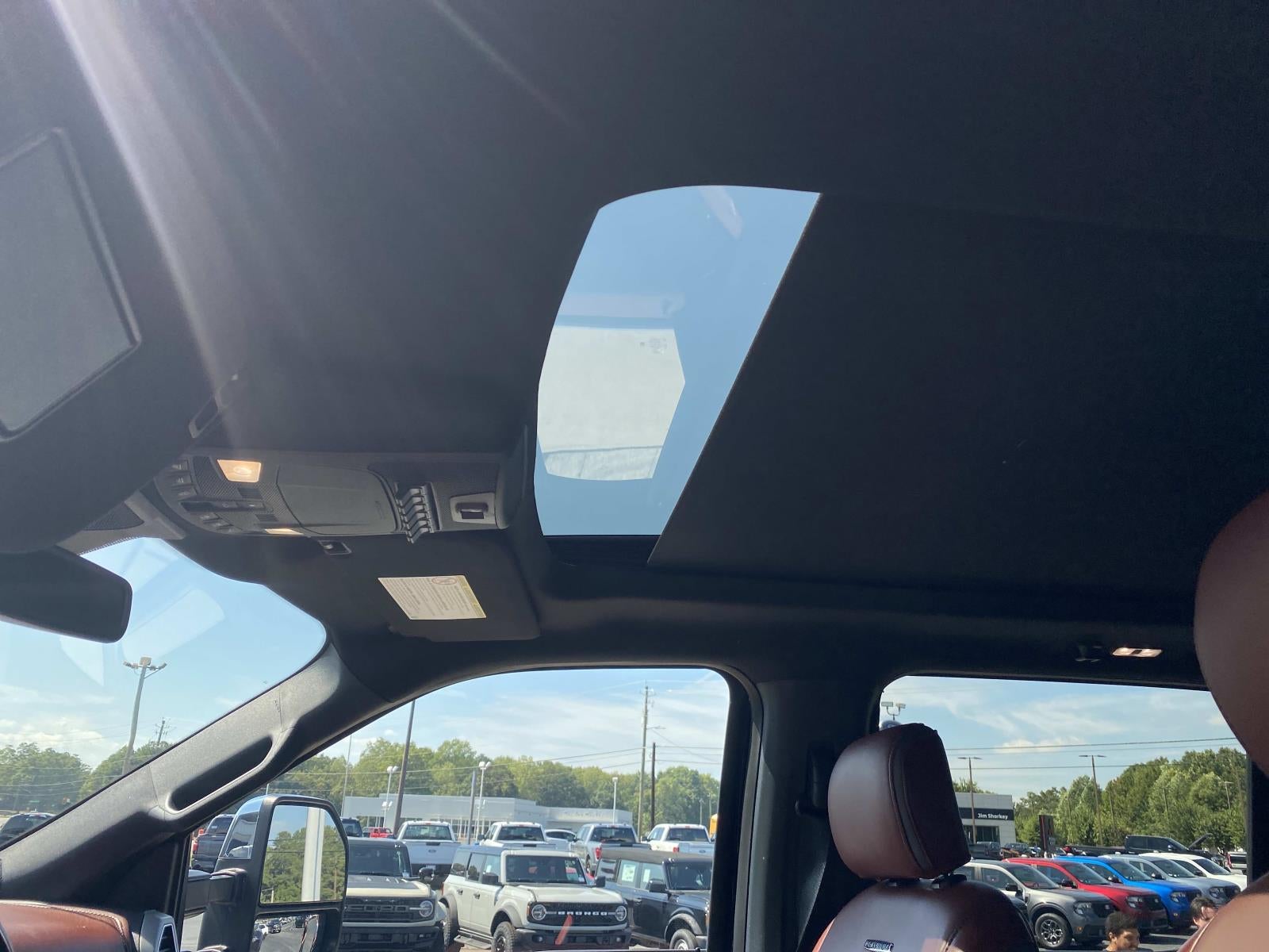 2022 Ford Super Duty F-450 DRW Platinum 4WD Crew Cab 8' Box