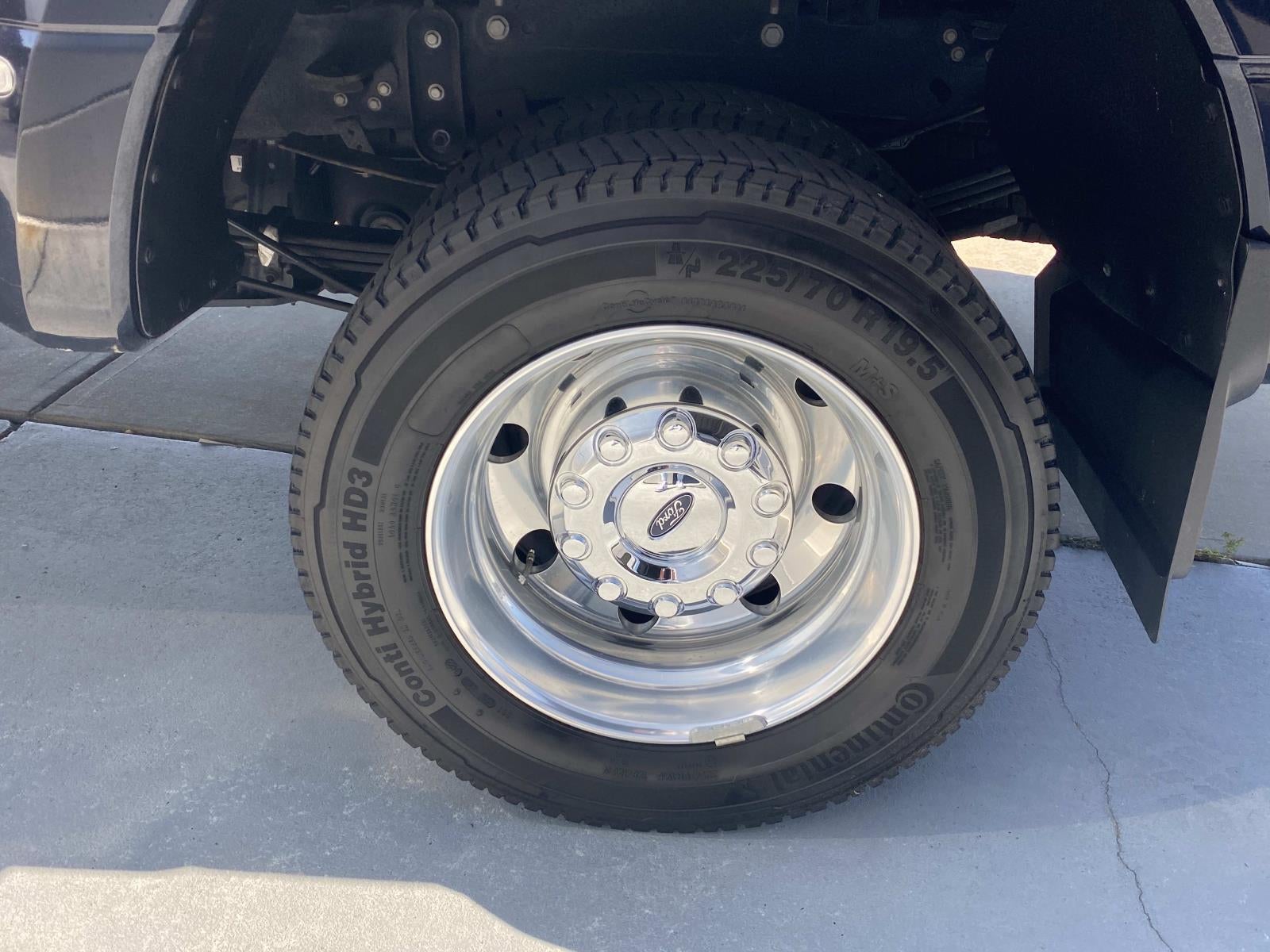 2022 Ford Super Duty F-450 DRW Platinum 4WD Crew Cab 8' Box
