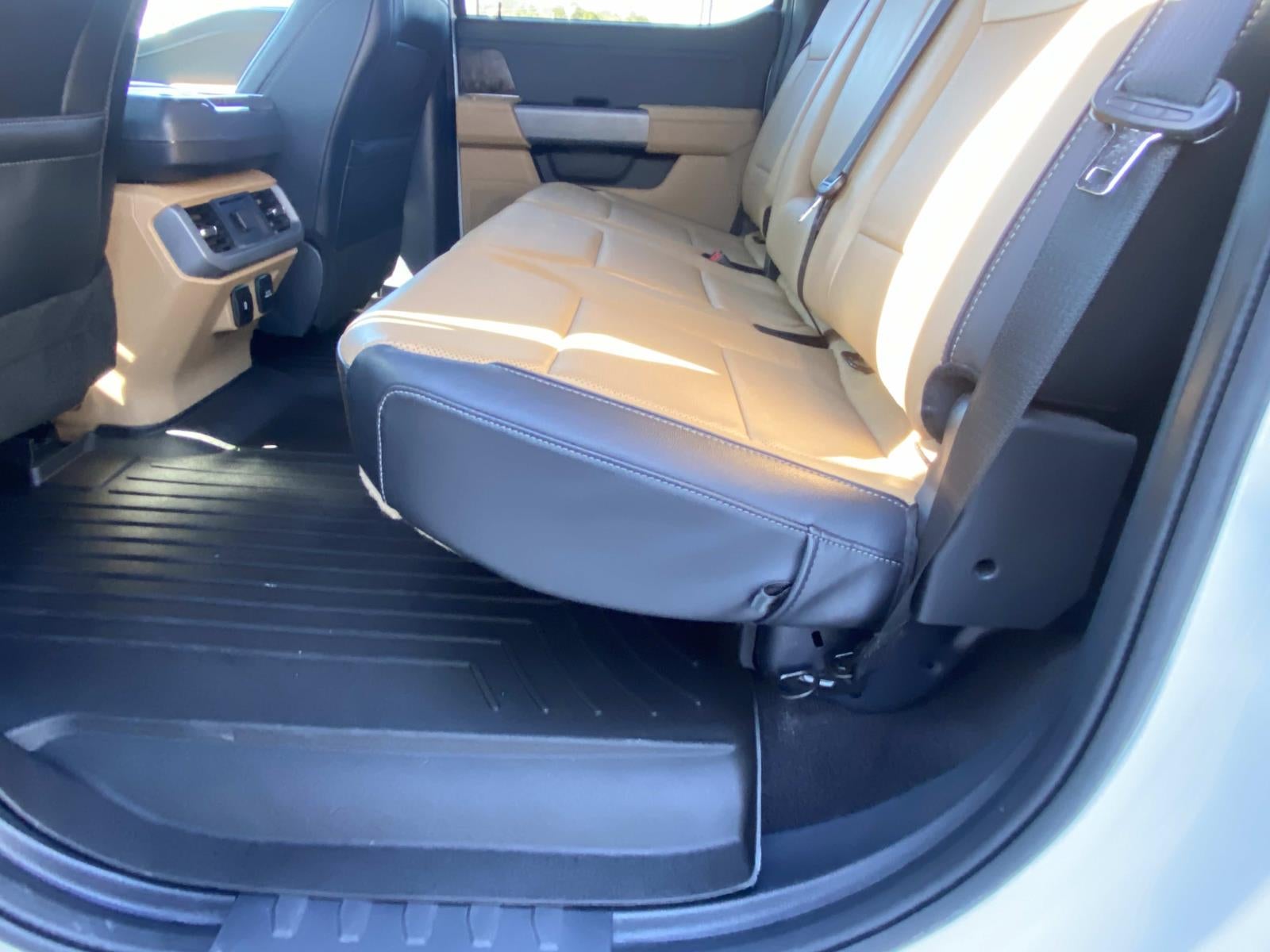 2022 Ford F-150 LARIAT 4WD SuperCrew 5.5' Box