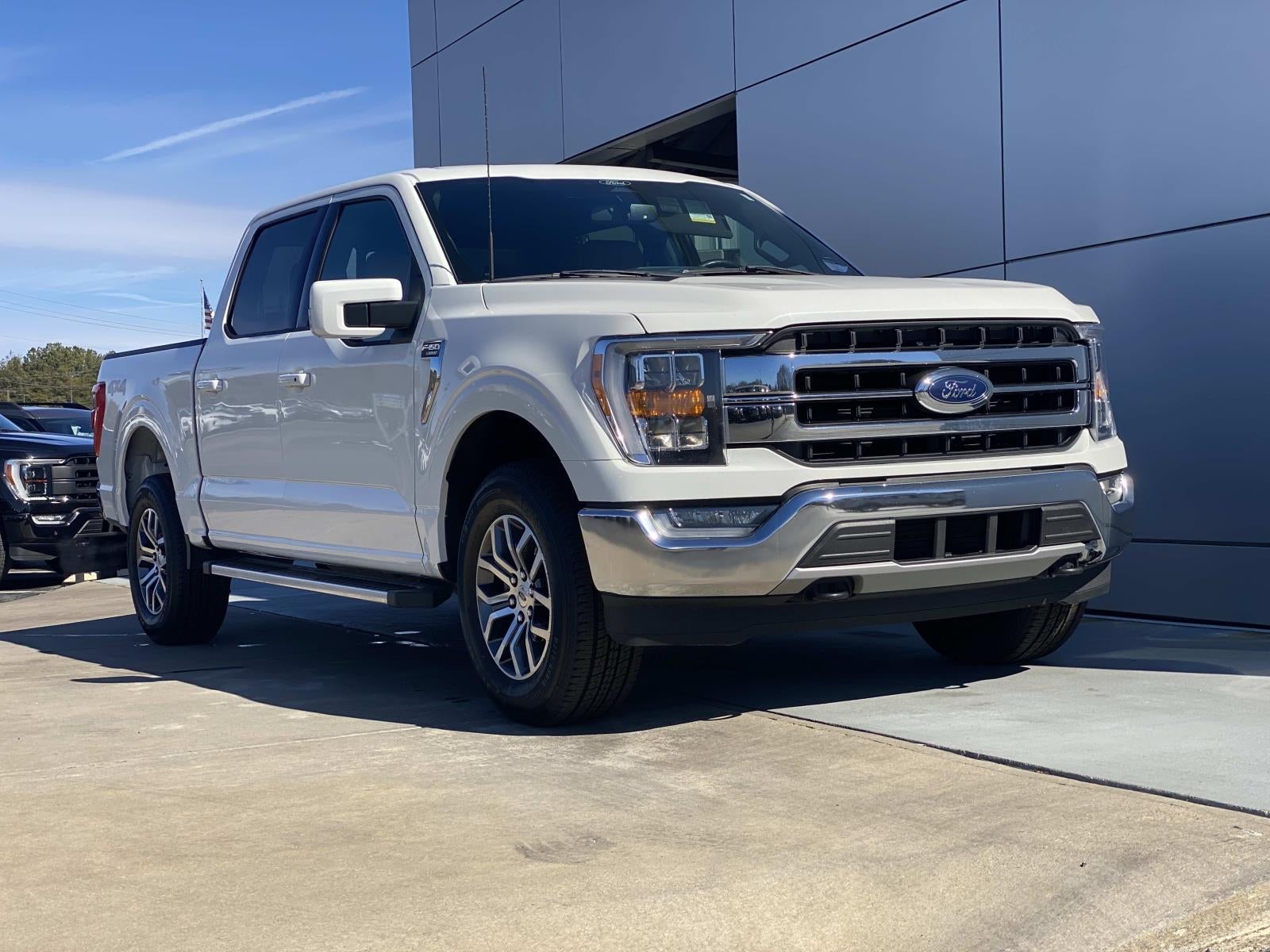 2022 Ford F-150 LARIAT 4WD SuperCrew 5.5' Box